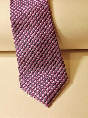 Michael Kors Men’s 100% Silk Tie Pink Geometric Checkered Micro Pattern Like New